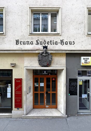 800px-Alsergrund_(Wien)_-_Bruna-Sudetia-Haus%2C_Portal